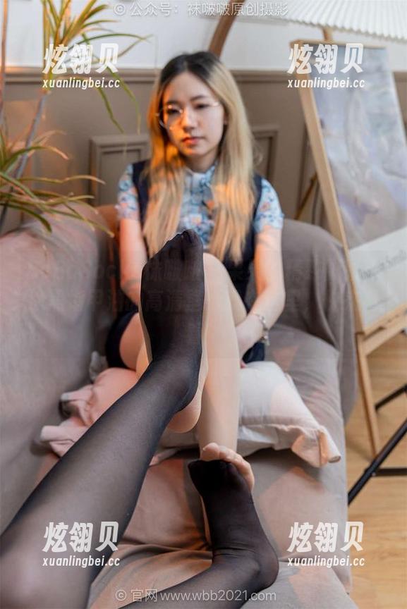 BoBoSocks袜啵啵 - 果果的精致脚趾：涂黑指甲油的高清壁纸就在这里，快来看看！