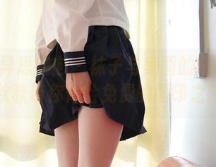 IESS异思趣向 – 袜子与美图的奇妙结合，秋秋带你体验免费的唇印之旅！