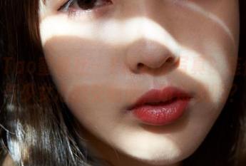 MiiTao蜜桃社 – E杯奶茶写真：连体衣与少女心的交响曲，听得见吗？