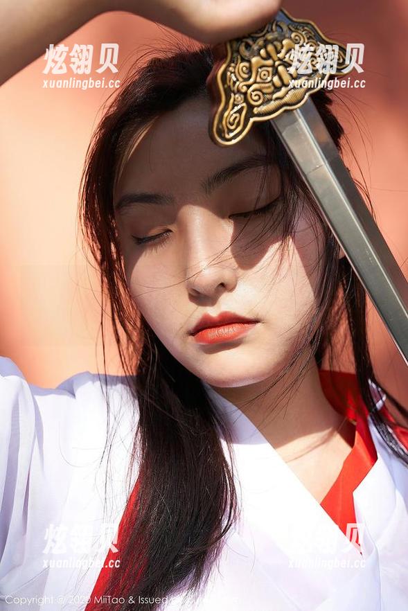 MiiTao蜜桃社 - 小魔女lily与她的礼服：图片分享，心机满满的时尚之选。