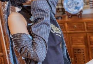 Quan冉有点饿分享体操服写真，谁说‘饿’不能有风度？