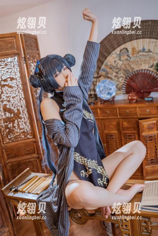 Quan冉有点饿分享体操服写真，谁说‘饿’不能有风度？