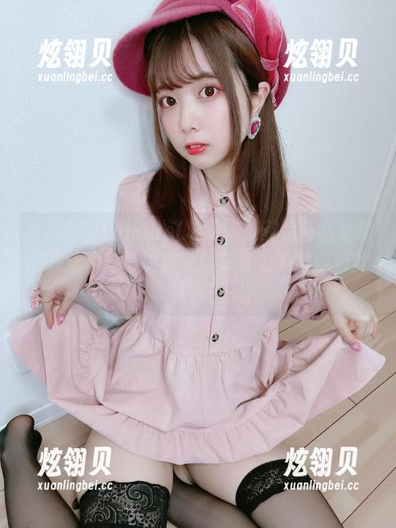 水波中的Tomiko(とみこ)：为什么定制的竞泳水着可以把我的关注力吸引得如此完美？