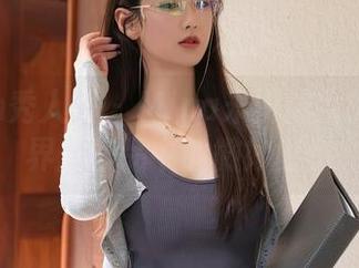 Xiuren秀人网 – Mina米娜修女的私房世界：作品中的微妙暗示