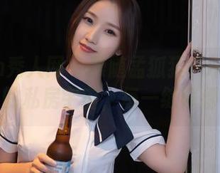 Xiuren秀人网 – 跟随孟狐狸FoxYini穿越皮衣的私房宇宙，每一缝隙都是故事