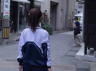Xiuren秀人网 – 小逗逗泳池摄影大揭秘：免费美图让你羡慕得不要不要的！