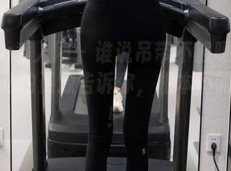 Xiuren秀人网 – 谁说吊带不够吸引？小逗逗的私拍资源告诉你，根本不需要太多！