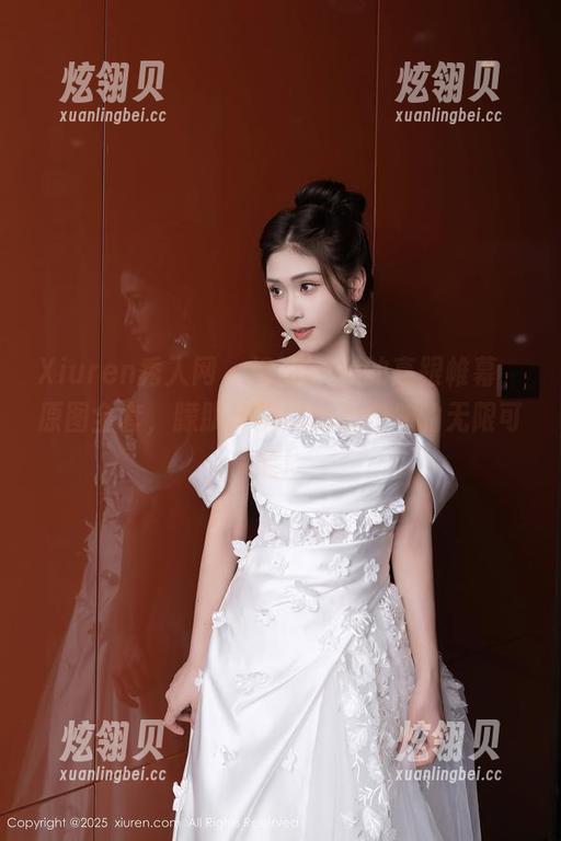 Xiuren秀人网-诗诗kiki Xiuren秀人网 - 诗诗kiki的高跟帷幕,原图全套,朦胧丝袜勾勒着户外的无限可能!