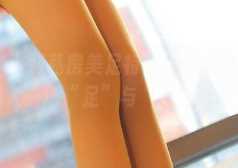 rosi – 小莉私房美足特辑：原图预览，让我陷入一场“足”与“足”的较量！