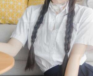 私拍浪潮下，不呆猫的修女图包，一言不合就让人犯迷糊。