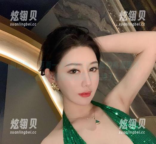不爱笑的赛琳 微密圈 - 再看一次不爱笑的赛琳的高清图片,西服+渔网丝袜简直太绝了!