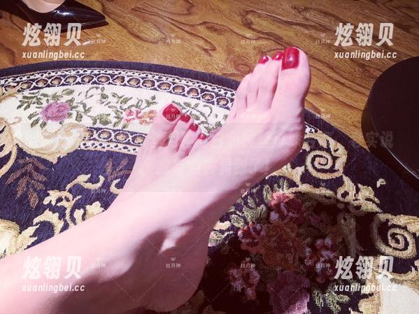 微密圈 - 新更新！丝月神的白色绫丝过膝合集，老实说，我有点被晃到了！