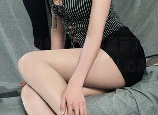 丽柜 – 凌凌的美腿，图集展示了无与伦比的腿部魅力，真是看得人心痒痒。
