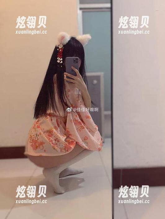 探索佳佳好难啊的兔女郎私拍：一套兔耳朵引发的无穷联想！