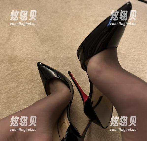 微密圈 - 从小白到资深观看者，保守的二舅妈的吊带袜图包带着我的视线操控！
