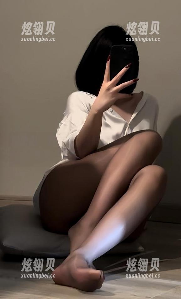 微密圈 - 保守的二舅妈的黑白寓言：原图壁纸，简单却透出无尽故事。