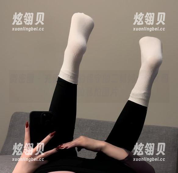 微密圈 - 充满反差的保守的二舅妈：修女和风趣的私拍图片