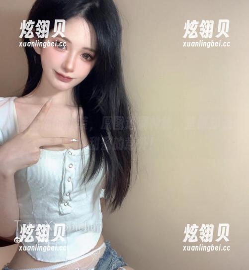 倦倦喵的泳装，原图透漏神秘，壁纸却是甜蜜的意外！