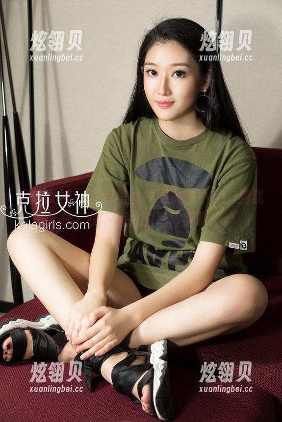 克拉女神 - 在裤里丝中绽放的小芹，别犹豫，快下载她的写真集吧！