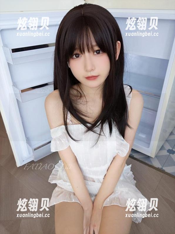 发条少女yoki夏末壁纸合集：让你觉得自己也在海边度假的同时，喝杯冰饮，别说我没提醒你哦！