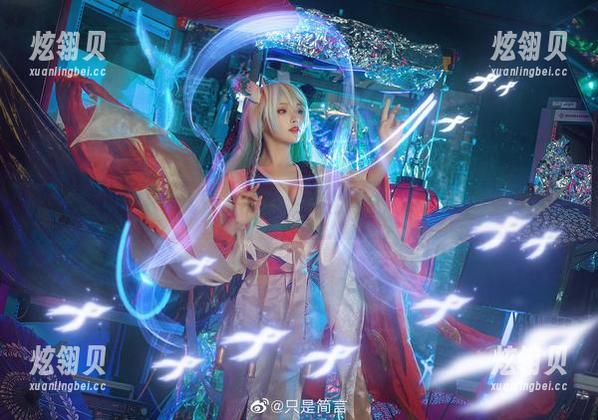 合集中的只是简言内衣：cos这条路，光鲜亮丽险中存