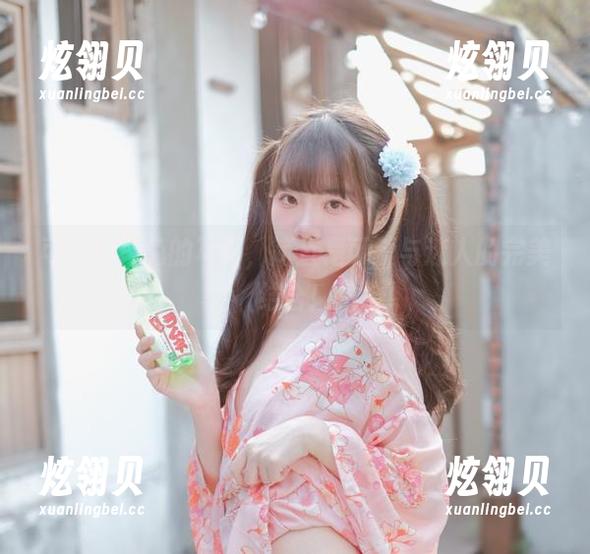 可可小白兔的写真，简直是可爱与迷人的完美结合！