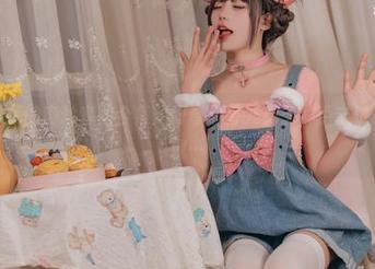 咬人小小兔的肉丝套图合集：好奇心害死兔子，点击过后你会发现…