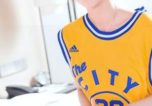 头条女神 – 艾小青的少女印记：那些作品，值得反复咀嚼的美好。