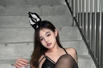 微密圈 – 小优优子私拍：死库水里的水波纹，竟然那么撩人