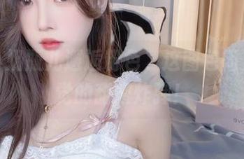 当小小奶瓶儿邂逅粉色，这图包简直是视觉的甜蜜炸弹！