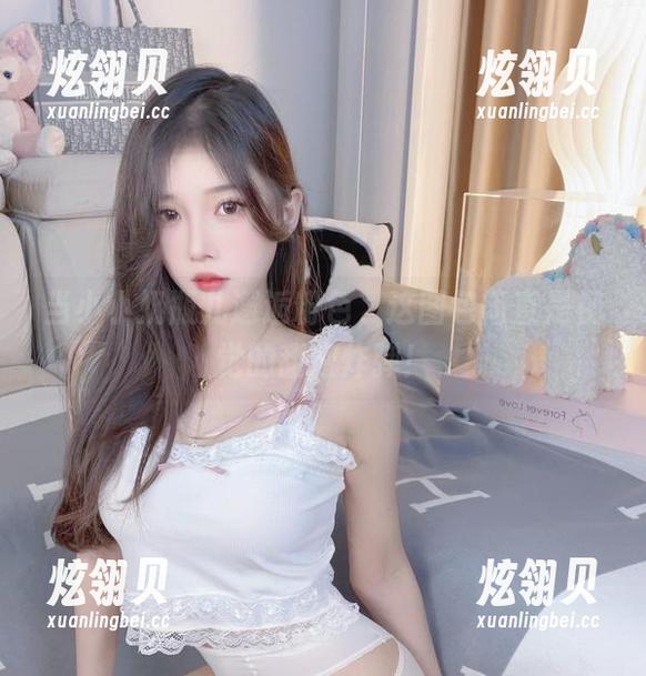 当小小奶瓶儿邂逅粉色，这图包简直是视觉的甜蜜炸弹！