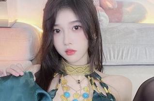 全套双马尾制服来袭，小小奶瓶儿的加长版剧情下载太惊艳！