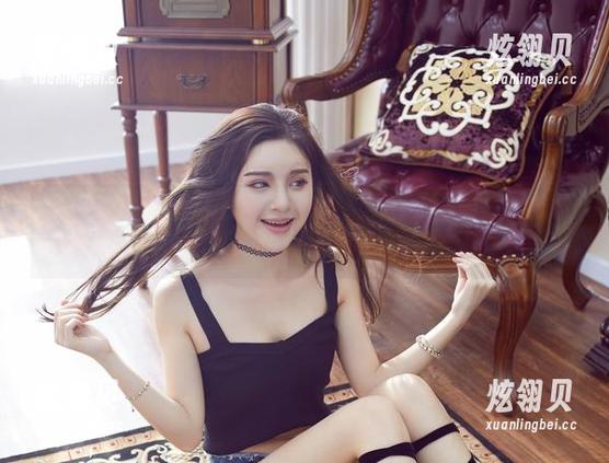 尤物馆 - 每次更新都忍不住想：兔子Nina的皮衣背后藏着什么？