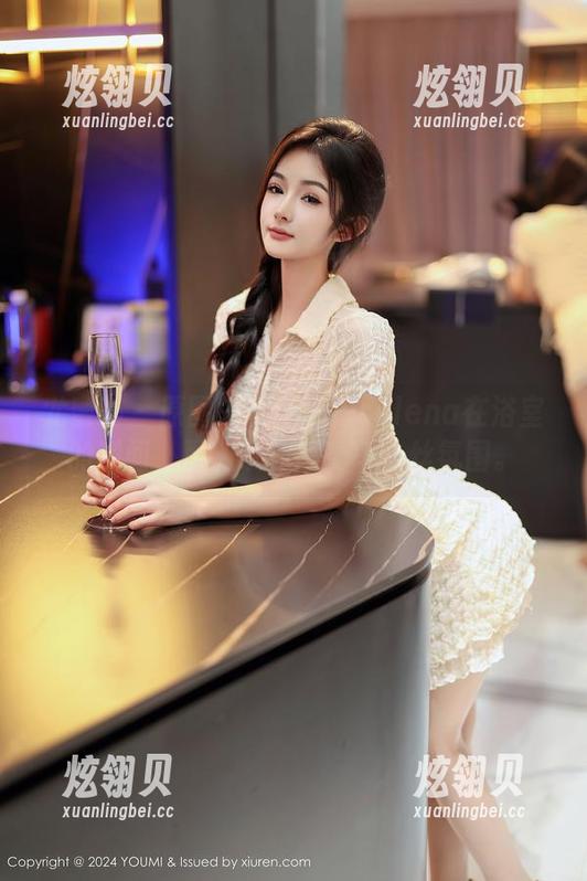 尤蜜荟 - 原图来袭！娜露selena在浴室的瞬间，图册带你感受每一丝氛围。