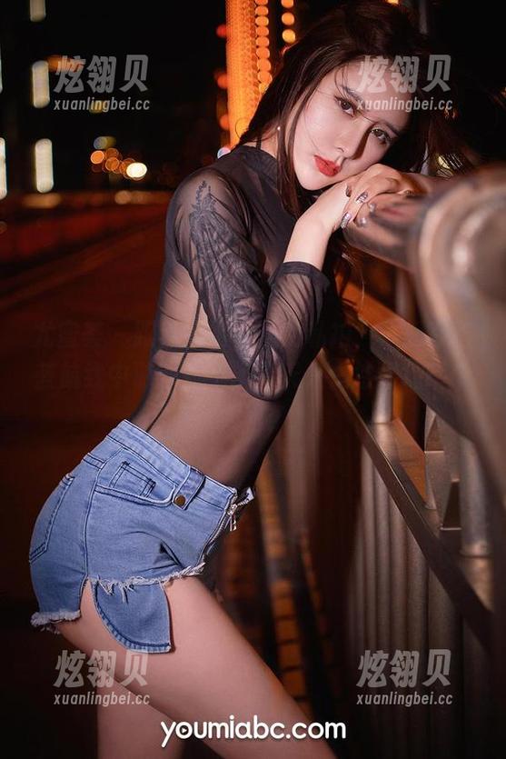 尤蜜荟 - 跟着抖娘利世的私拍，一起在碧蓝航线中游泳？不，今天只是悠闲地晒个太阳！