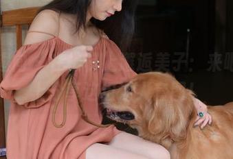 异思趣向 – 在楼梯上邂逅美子：来吧，马上分享这组迷人套图！