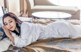 推女神 – 谭晓彤示范：怎样穿网袜才能不让人眼前一亮？图片一看便忍不住，原图更是太撩～
