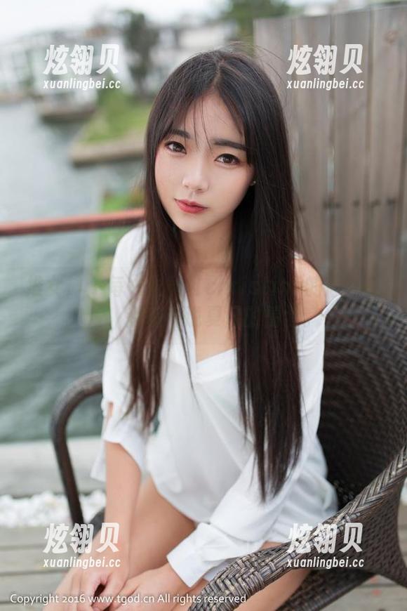 推女神-黄可christine 推女神 - 每一张黄可christine的泳池照片,都在诉说夏日的情愫。