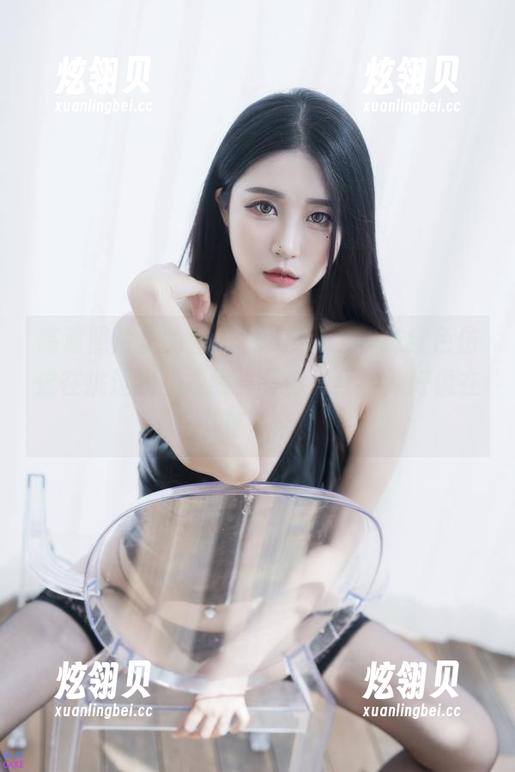 高清照片里的普美(bomi)，一抹红色仿佛在挑逗我的视线，背影（红版）好像在说更多话。