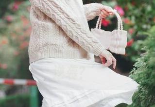 高清写真里，木棉棉OwO的职业装让人心里嘀咕：‘难道这就是传说中的职场魅力逆袭？’