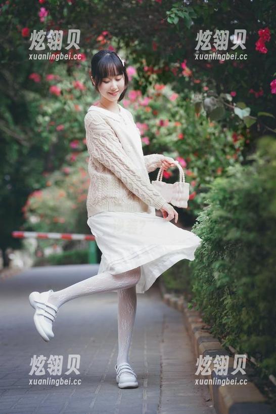 高清写真里，木棉棉OwO的职业装让人心里嘀咕：‘难道这就是传说中的职场魅力逆袭？’