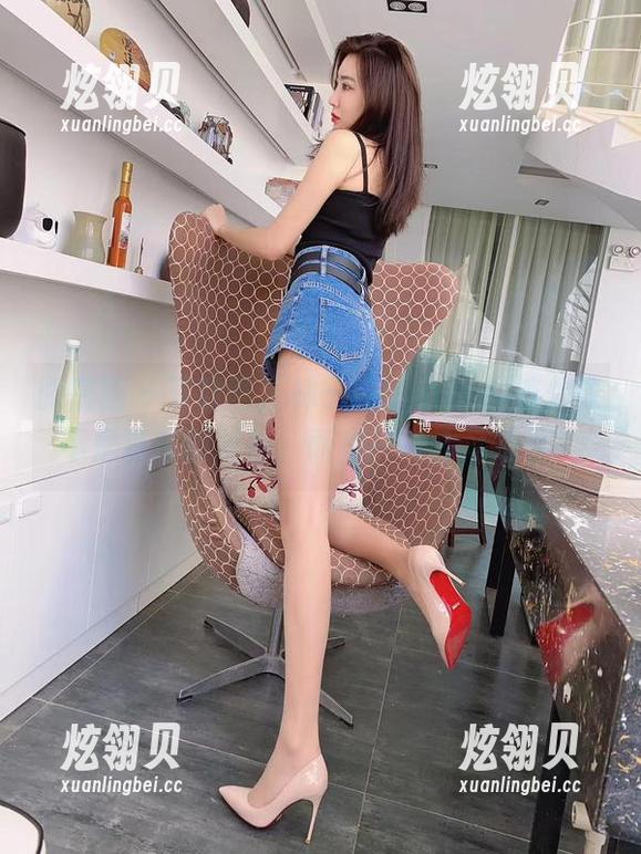 微密圈 - 下载吧，林子喵Lynne的连体衣不是简单的时尚，而是一种生活态度！
