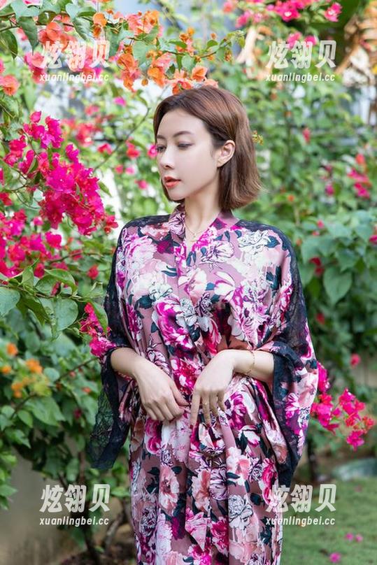 果儿Victoria 微密圈 - 果儿Victoria的短裙诱惑:书写在图册里的一点儿暧昧
