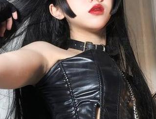 果咩酱的叛逆修女私拍，简直是视觉的叛乱，让人耳目一新！