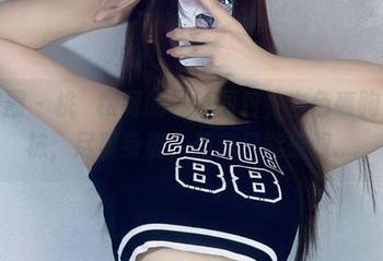 微密圈 – 桃沢樱呀的最新图包，白色裹胸吊带袜，尽显身姿，但我只能感叹….
