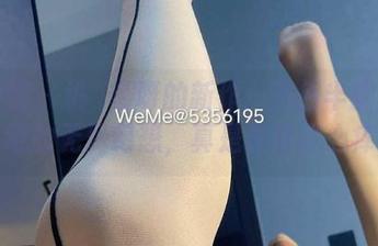 微密圈 – 桃沢樱呀的新作：黑色半腿丝袜与壁纸的无尽幻想，真是看得我心痒痒！