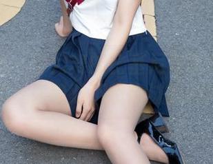 梦丝女神 – 花月舞的比基尼写真集：精选那些你绝对不想错过的瞬间