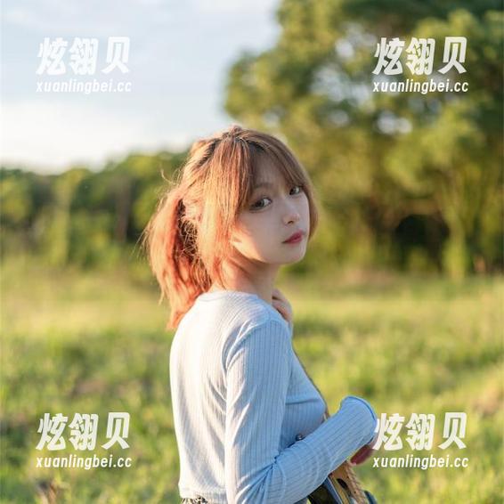 图片与白衬衫的完美邂逅，快来免费围观梨瑾瑾的魅力！