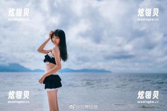 看这组精选图片：沧霁桔梗的裸足与水的舞蹈，喔，感觉那水珠在调皮地玩耍。