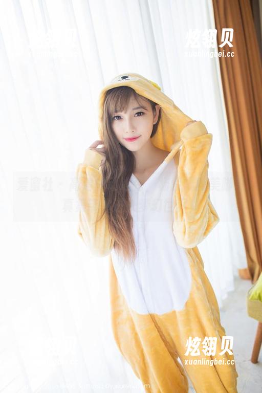 爱蜜社 - 高清触动心弦，杨紫嫣的美脚写真集带你进入梦幻世界！